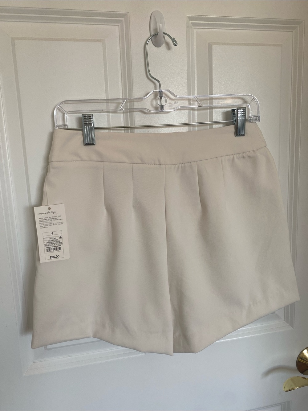 NWT A New Day Women’s High-Rise Cream Stretch Pleated Trouser Shorts Size 4 - Picture 6 of 6